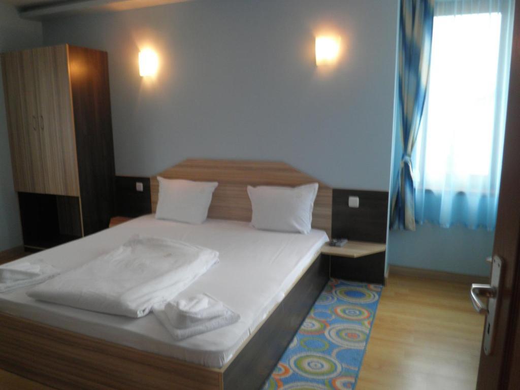 Hotel Complex Diana à Cherven  Chambre photo
