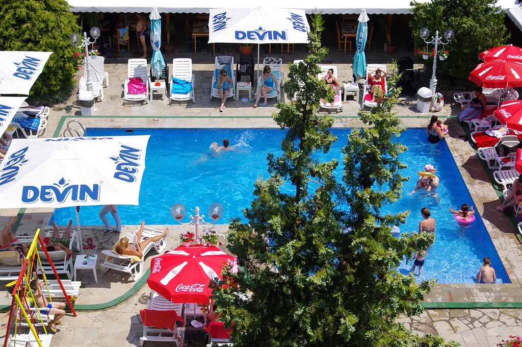 Hotel Complex Diana à Cherven  Extérieur photo