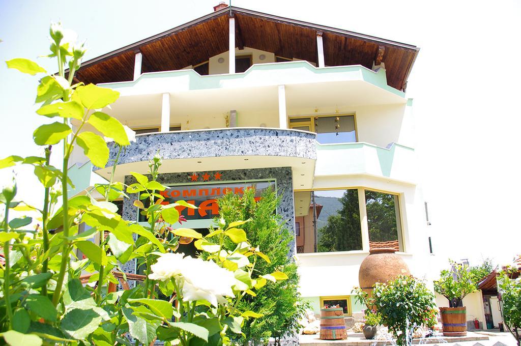 Hotel Complex Diana à Cherven  Extérieur photo